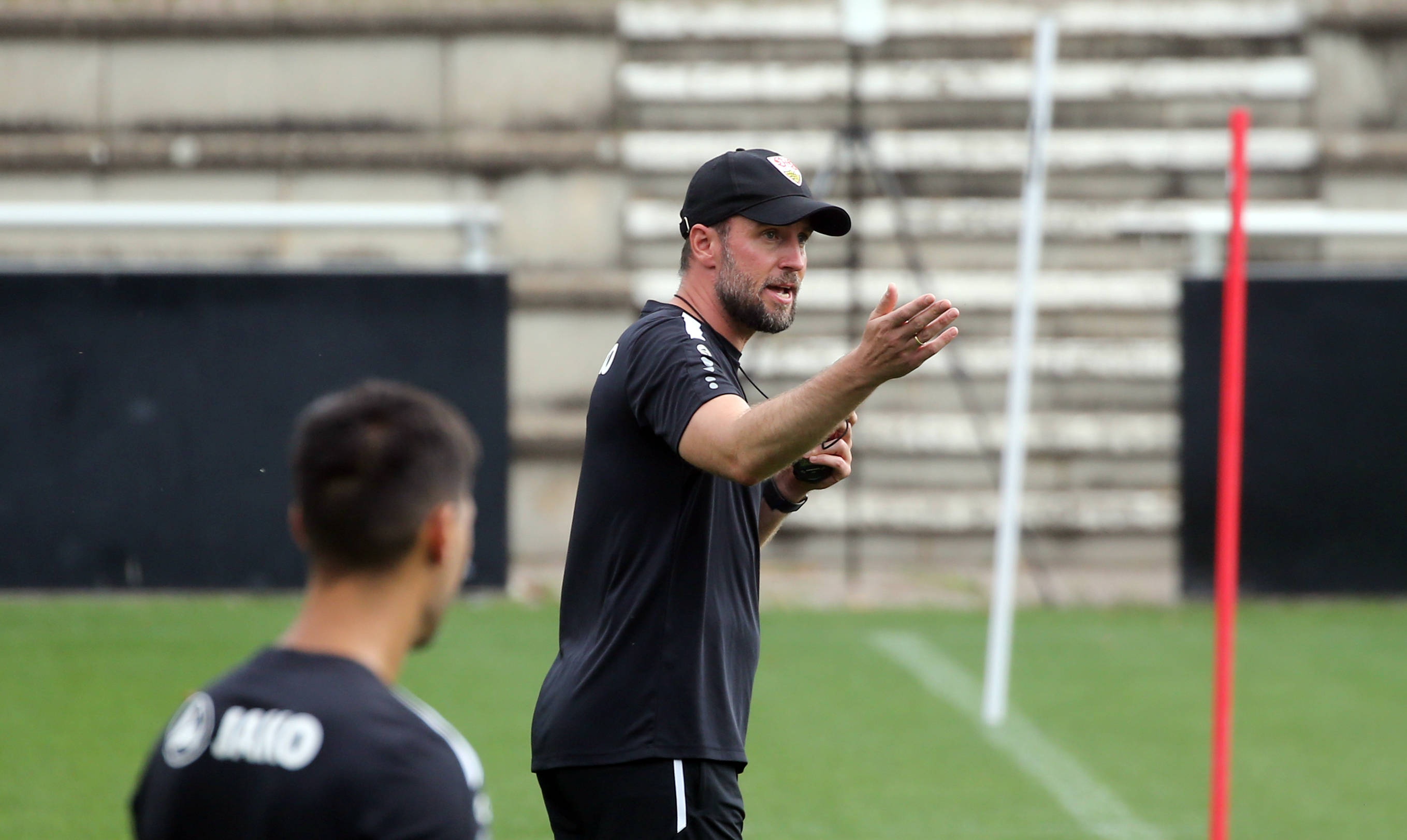 腾讯体育app-斯图加特主帅：我们有很多机会但没把握住，罗马很少被压制成这样