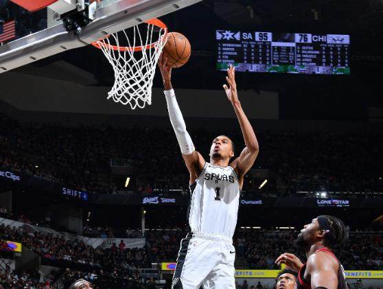腾讯体育app-8分40秒砍两双！文班亚马创NBA历史最快纪录